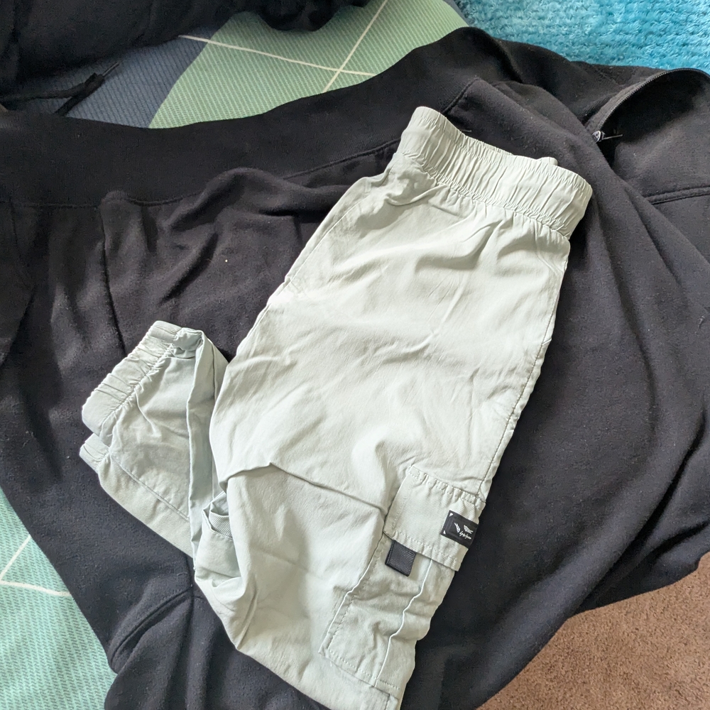 Women's Elastic Waist Cargo Joggers - Light Green